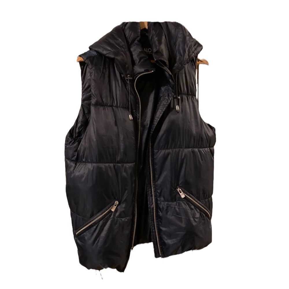 Buffalo size medium puffer vest / navy - perfect condition